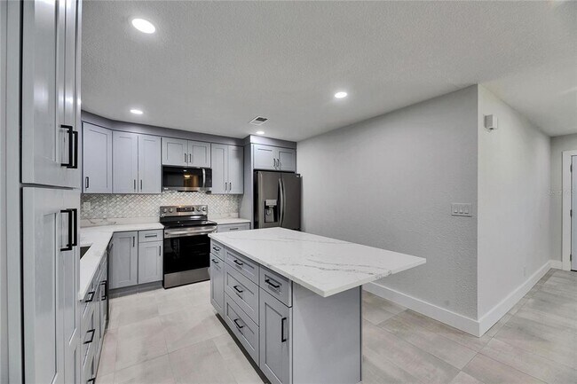 Building Photo - 1025 Apollo Beach Blvd