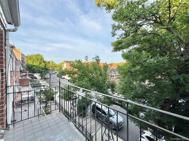 Primary Photo - 88-11 53rd Ave