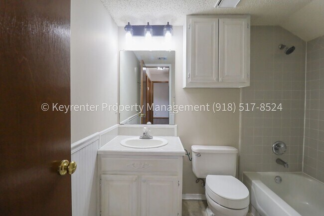 Building Photo - Recently Updated 3 Bed 2.5 Bath in Bixby - Move in Ready!