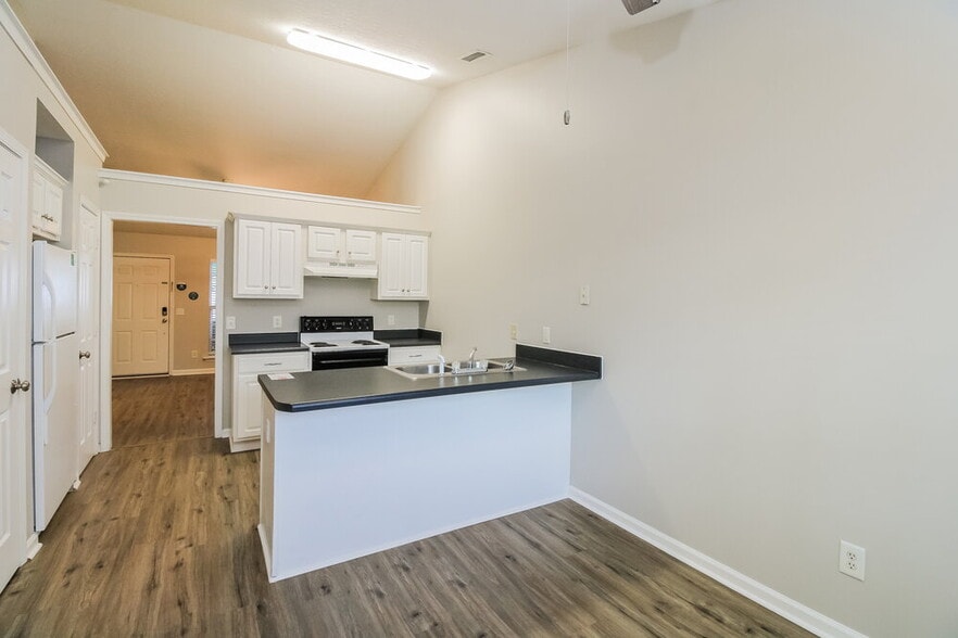 Building Photo - 720 Dellwood Dr