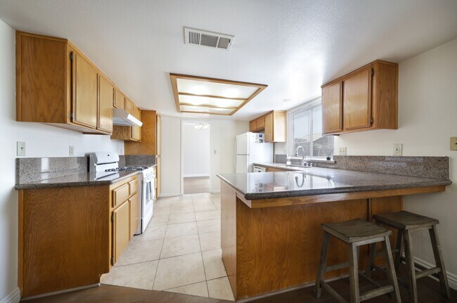 Building Photo - 10205 Single Oak Dr