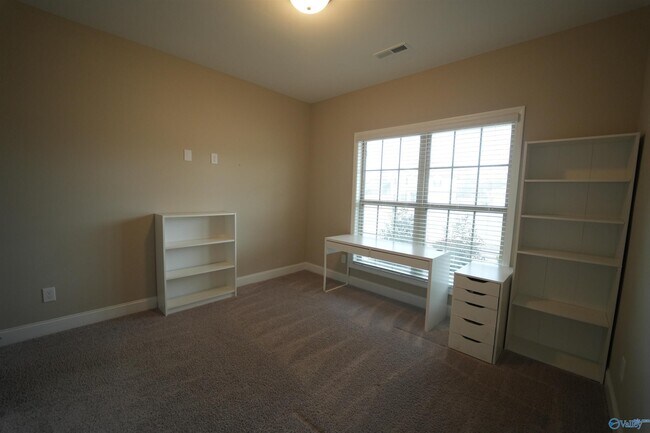 Building Photo - 204 Joan Cir