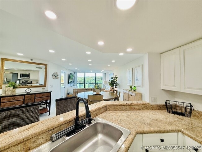 Building Photo - 8800 S Ocean Dr