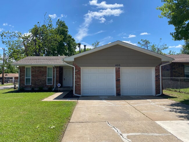 Primary Photo - Charming 3-Bed, 2-Bath OKC Home with Fence...