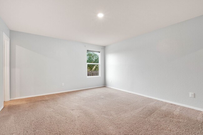 Building Photo - Charming 3 Bed 2 Bath Home near Helotes!