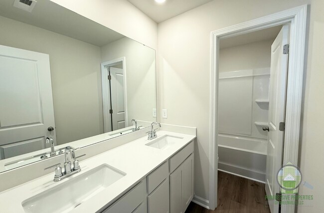 Building Photo - 209 Wintersweet Wy