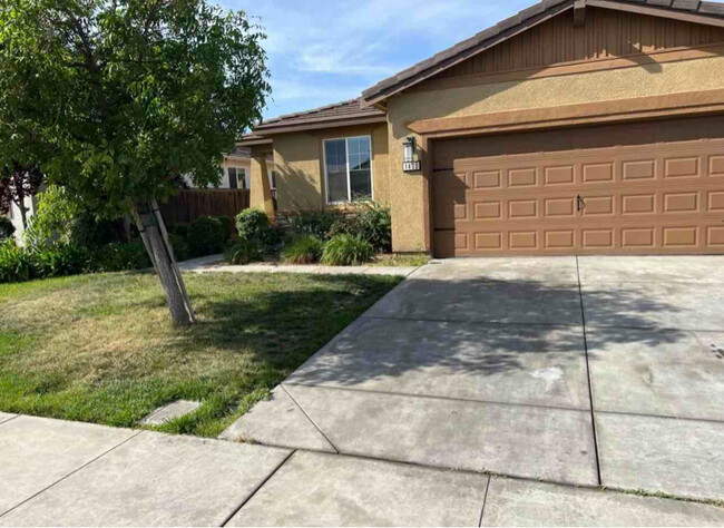 Primary Photo - 1430 Santona St