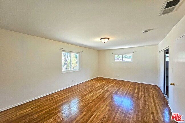 Building Photo - 3700 Glenwood Ave