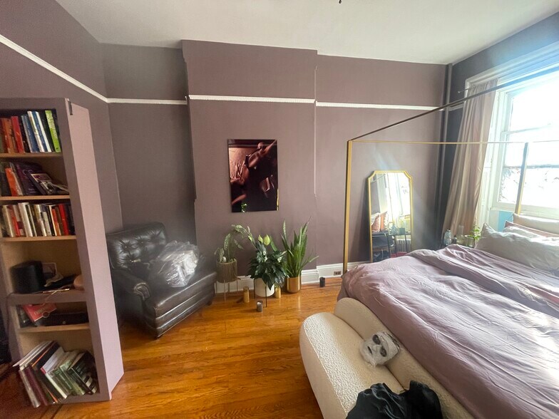 Primary Photo - 241 Carlton Ave