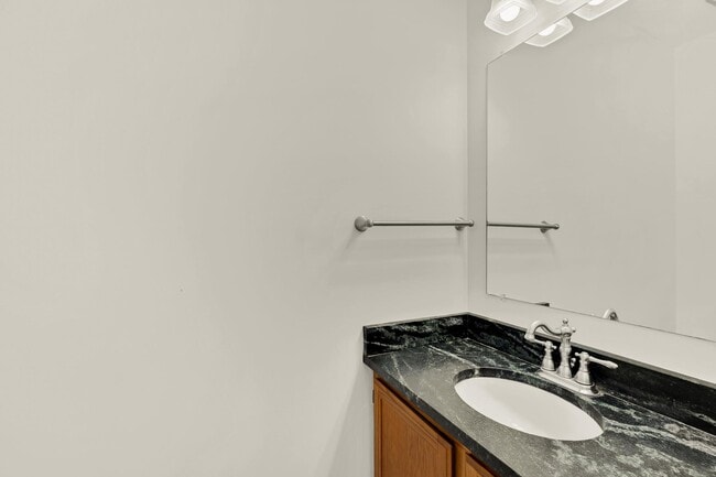 Building Photo - 1249 Quaker Hill Dr