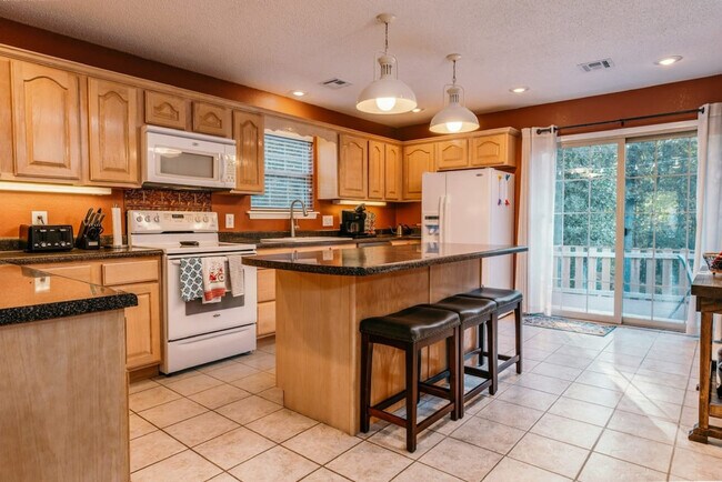 Building Photo - 1 Amesbury Dr