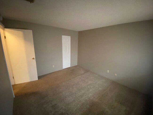 Building Photo - 1705 Heatheridge Rd