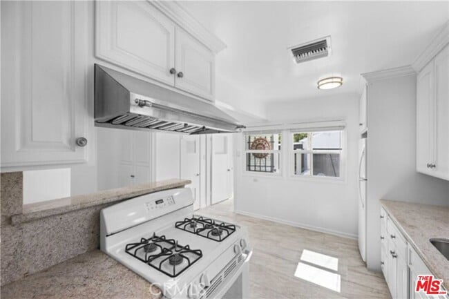 Building Photo - 1021 N Frederic St