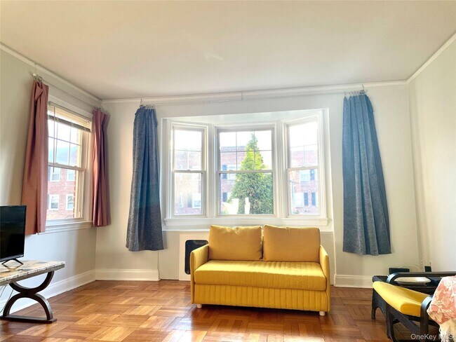 Building Photo - 5 Laurel St