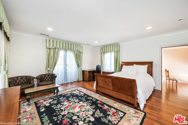 Building Photo - 725 Foothill Rd