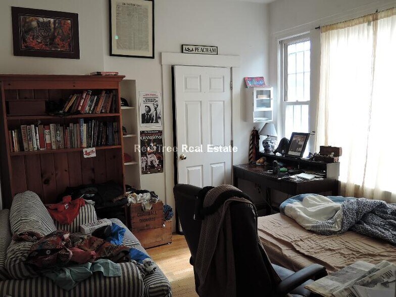 Building Photo - 70 Chester St