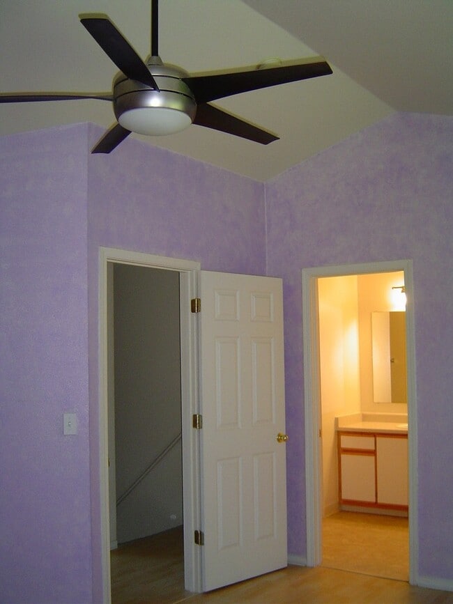 Building Photo - 7117 SW Sagert St