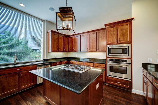 Building Photo - 5202b Rose St