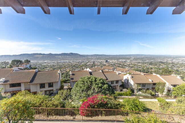 Building Photo - 1709 Cam De Villas