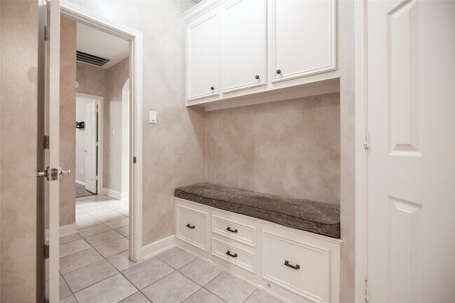 Building Photo - 26910 Willow Ln