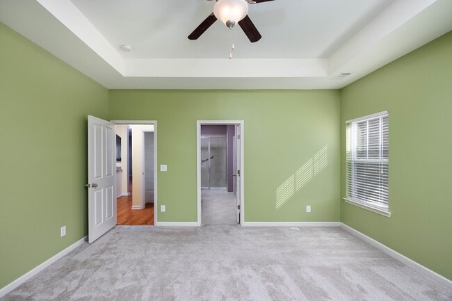 Building Photo - 2437 Duxbury Dr