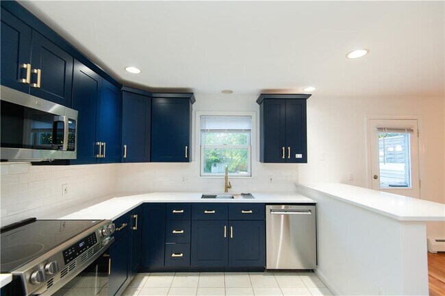 Building Photo - 27 Fenner Ave