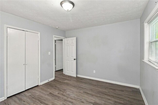 Building Photo - 10200 Top Tree Ct