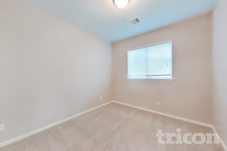 Building Photo - 16207 Augusta Oaks Court