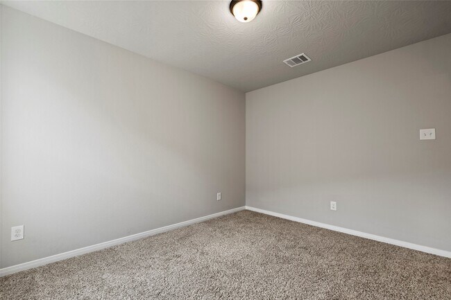 Building Photo - 428 Shoreview Dr