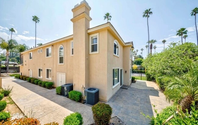 Building Photo - 211 Franklin Ave