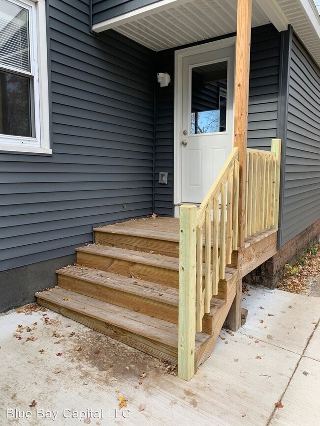 Building Photo - 3 br, 1 bath House - 372 Orchard Avenue