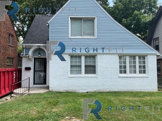 Primary Photo - Cozy Cottage on Corner Lot