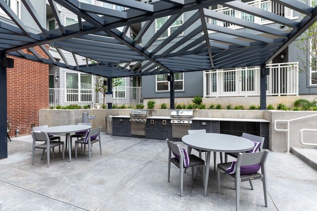 Building Photo - 401 Hemphill St