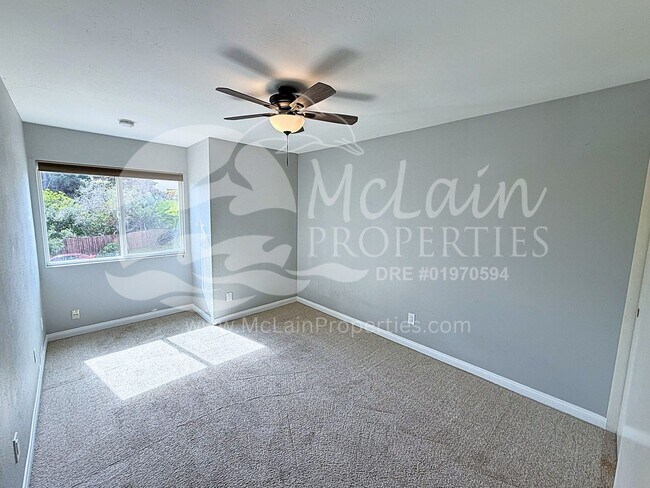 Building Photo - 4 bd with SOLAR  and AC with huge yard!