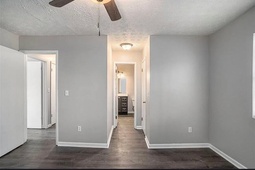 Building Photo - 5472 Glen Haven Dr