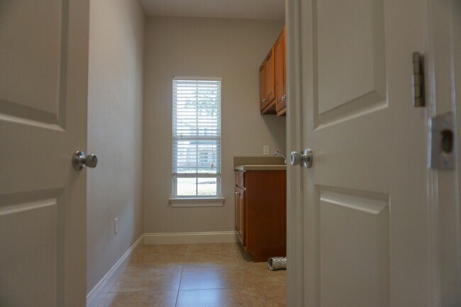 Building Photo - 108 Creve Core Dr