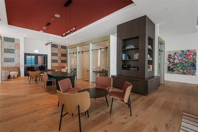 Building Photo - 11 NE 6th St