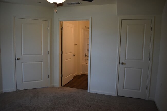 Building Photo - 4049 Cinnabar Ave
