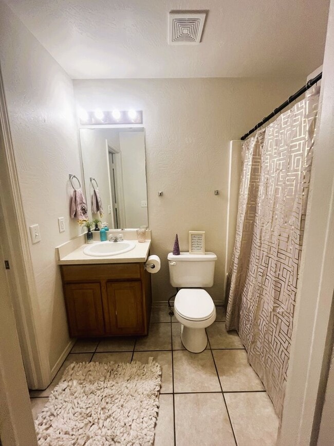 Building Photo - 9200 Snowberry Dr