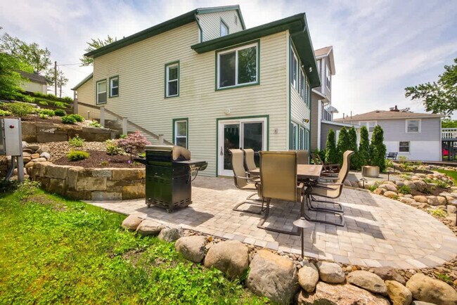 Building Photo - 3576 Portage Point Blvd