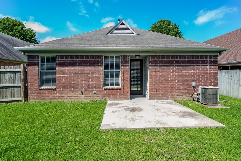 Building Photo - 5848 Kayla Dr