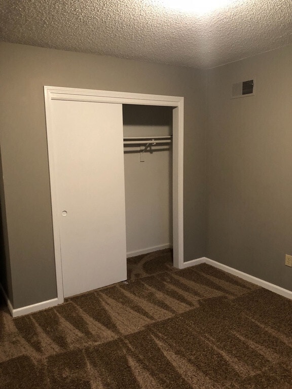Building Photo - Amazing Overland Park Duplex-Available in ...
