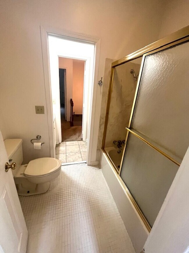 Building Photo - Quinn St - 1210/1212