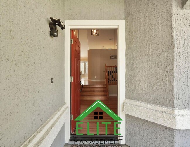 Building Photo - Spacious 4-Bedroom, 3-Bath Home in Desirab...