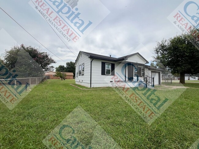 Building Photo - Charming 2 Bedroom w/ Move in Special