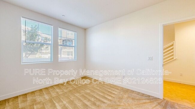 Building Photo - 221 Gambrel Cir