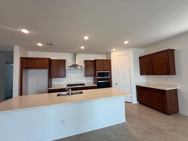 Building Photo - 24245 W Raymond St