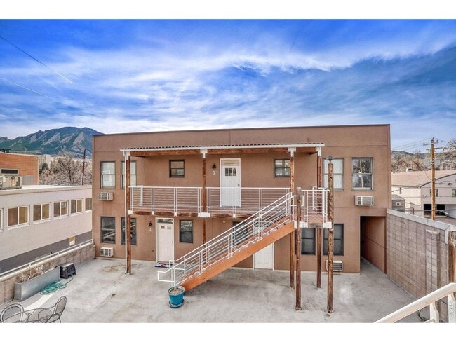 Building Photo - 2 Bed 2 Bath Condo In the Heart of Downtown Boulder!