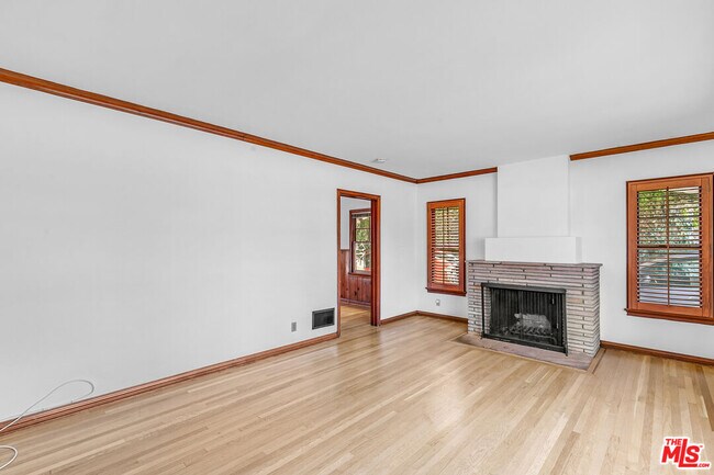 Building Photo - 15436 Camarillo St