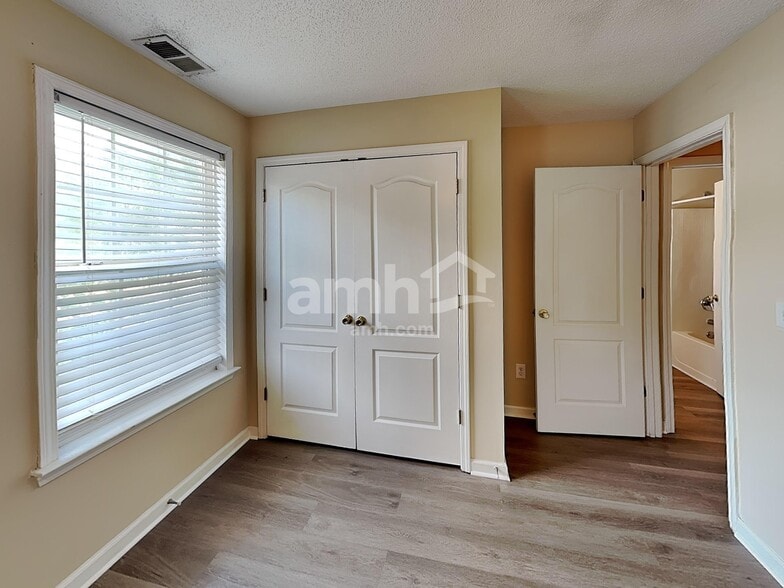 Building Photo - 2440 Hampton Estates Dr SW